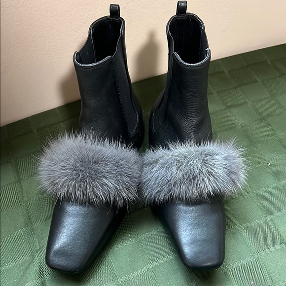 Dymonlatry Elegant Black Leather Ankle Boots with Fur Trim - Picture 13 of 14